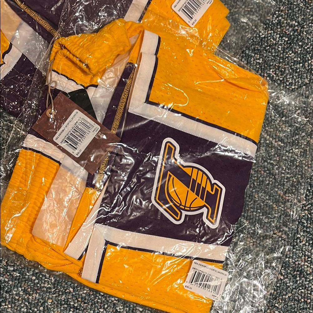 Los Angeles Lakers Mitchell & Ness Basketball Shorts - Picture 2 of 4